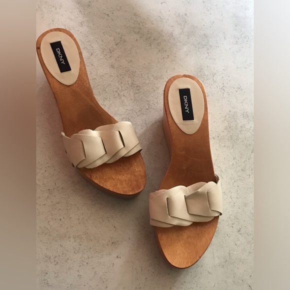 NWOT DKNY Ivory Leather Upper Wooden Platform Sandal Size 8.5 - Picture 4 of 15